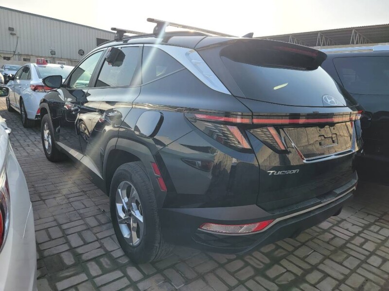 Car image 9